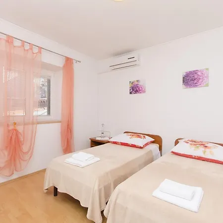 House Poets Street In Old *