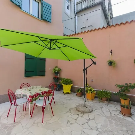 Holiday home House Poets Street In Old Sibenik