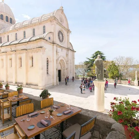 Hébergement de vacances House Poets Street In Old Šibenik