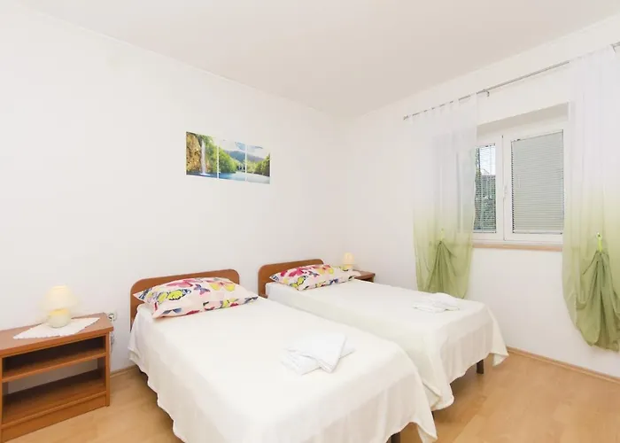 House Poets Street In Old *