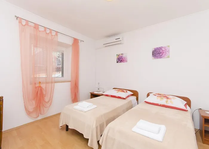 House Poets Street In Old *