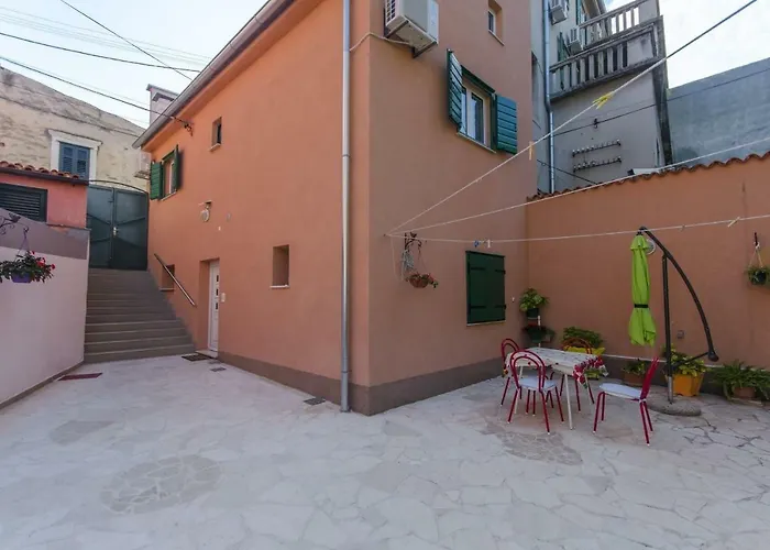 House Poets Street In Old *